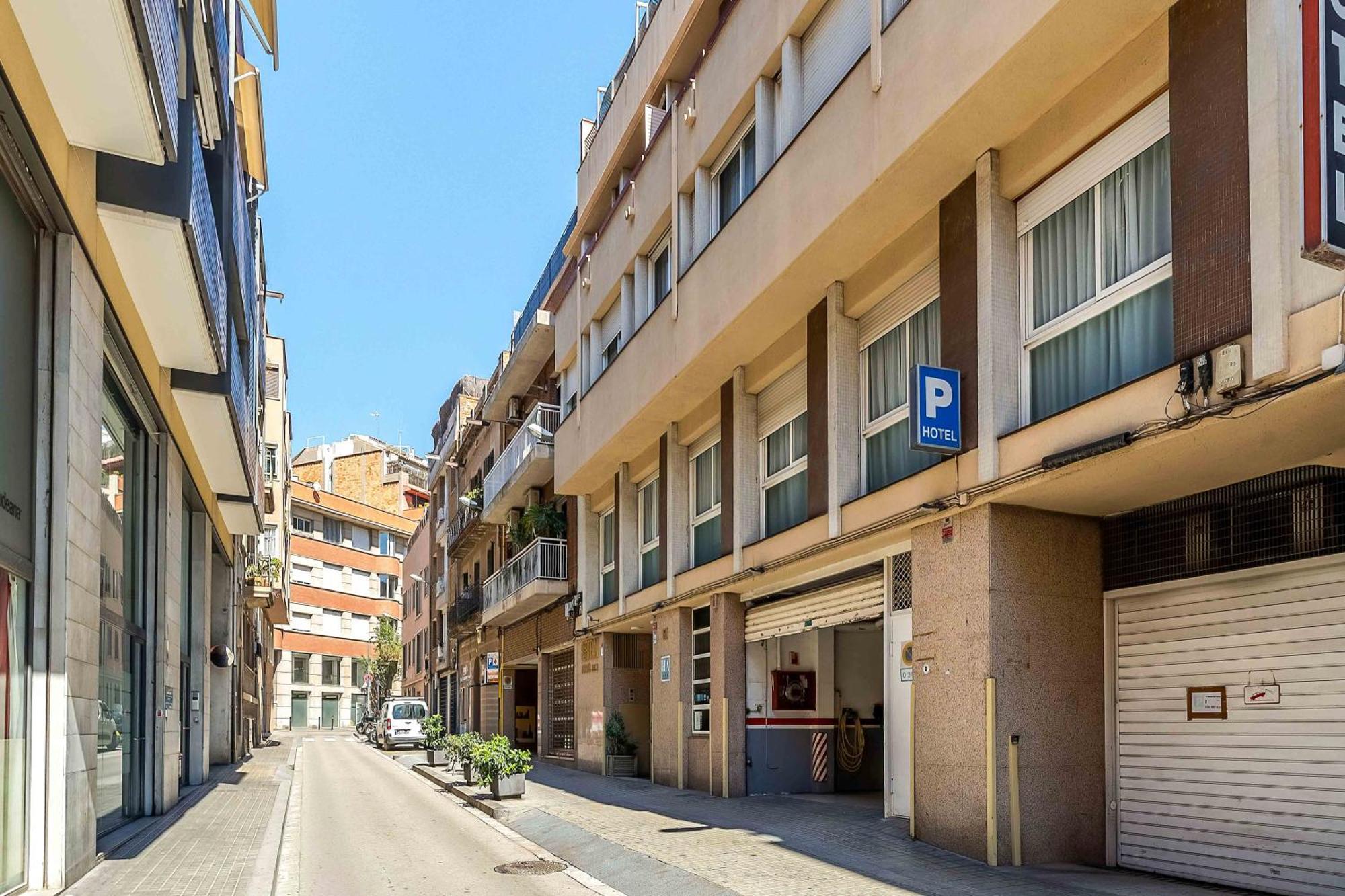 Aparthotel Bertran — Photos 1